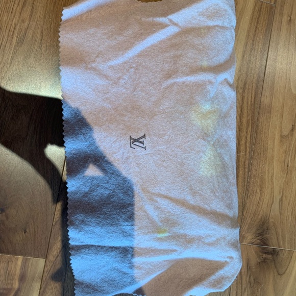 Authentic Louis Vuitton purse with dustbag - Picture 3 of 6